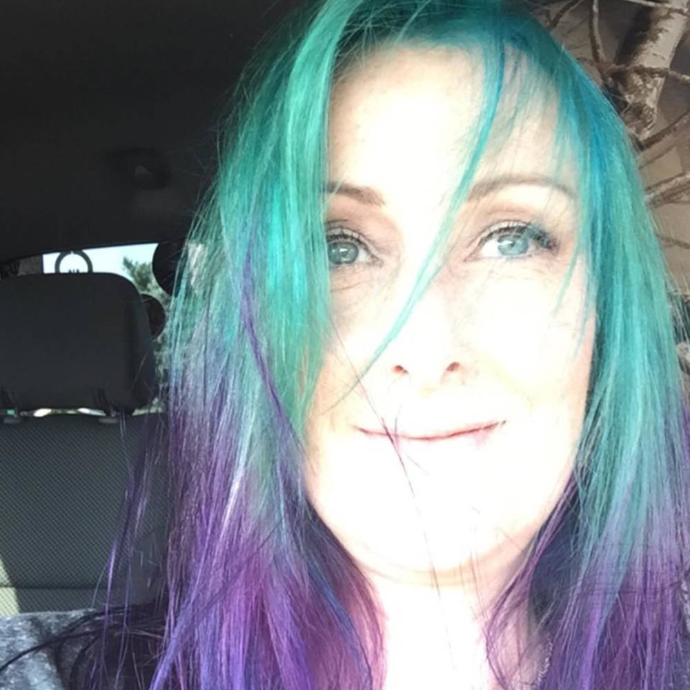 Meet your Posher, Deena